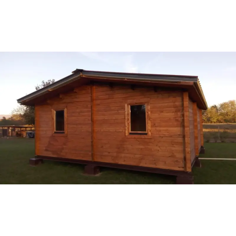 Isolierte Blockbohlenhaus ELBA 6x6, 44/100/44 mm, Rückansicht – realisierte Ausführung
